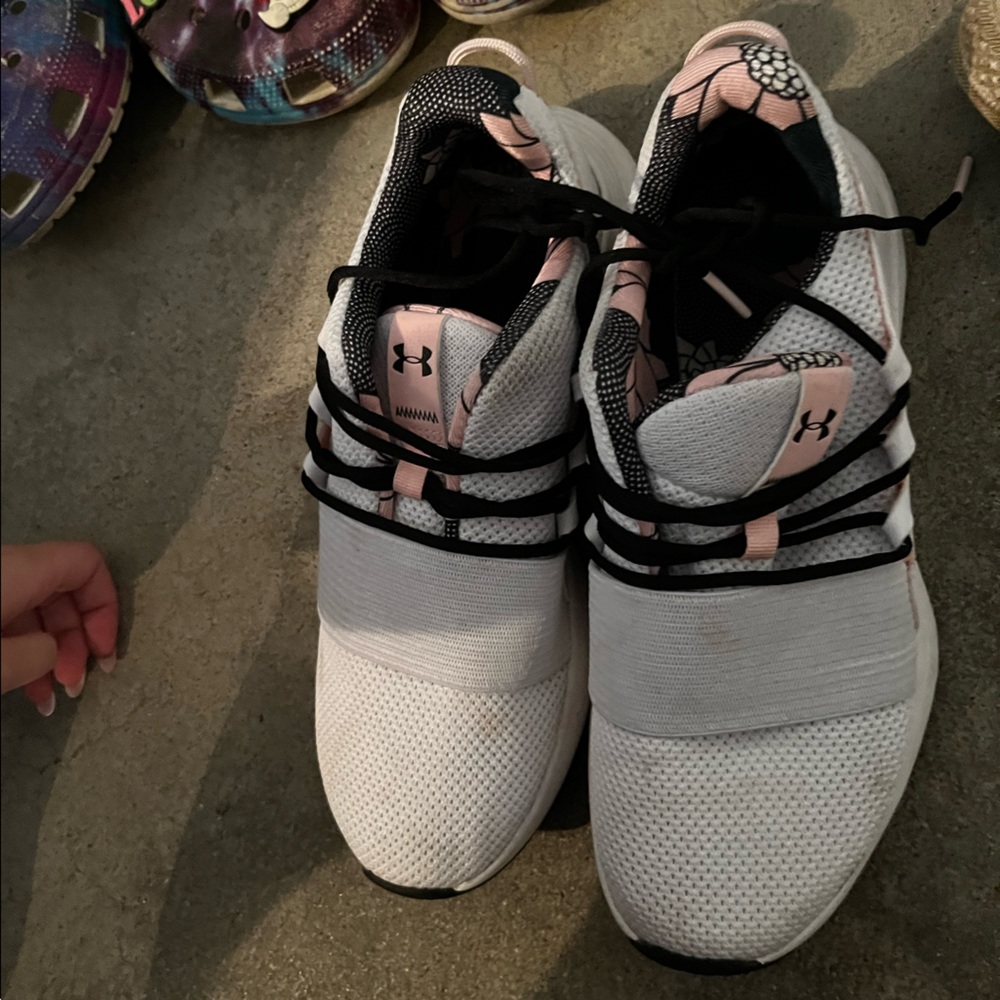 Womens UA Charged Breathe Print Sportstyle shoe